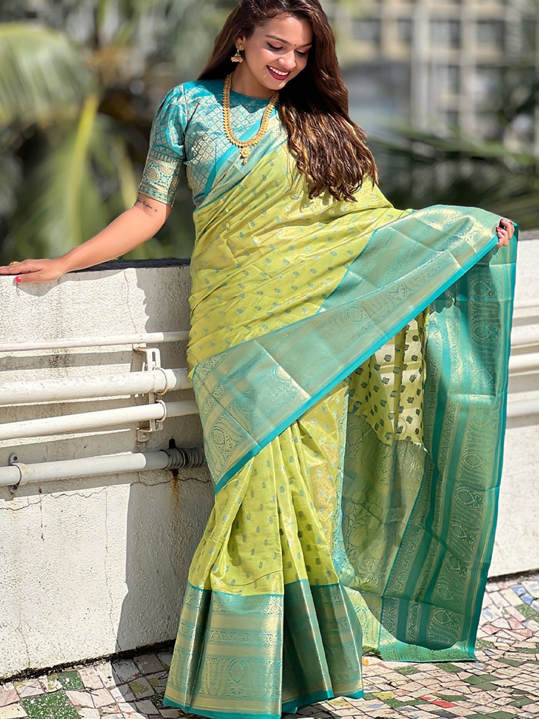 

LeeliPeeri Designer Floral Zari Silk Blend Kanjeevaram Saree, Green