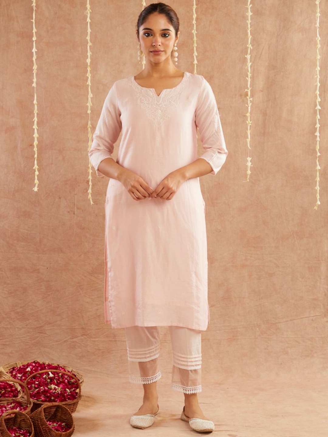 

zuri Women Embroidered Regular Thread Work Chanderi Cotton Kurta with Trousers, Pink