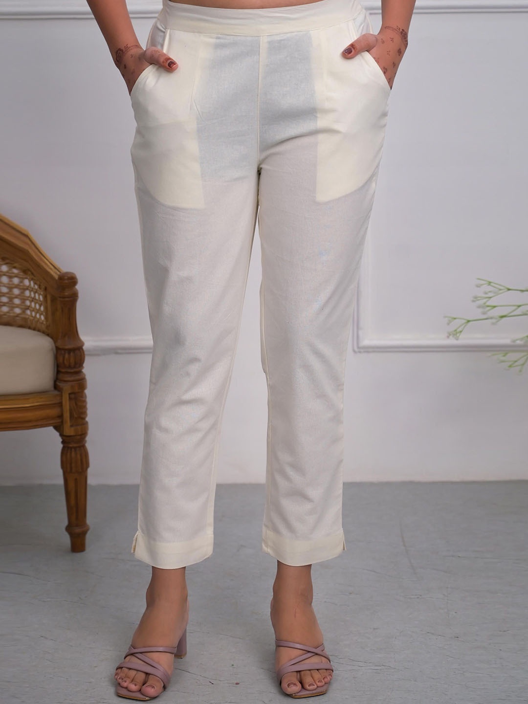 

Juniper Women Relaxed Trousers, Off white