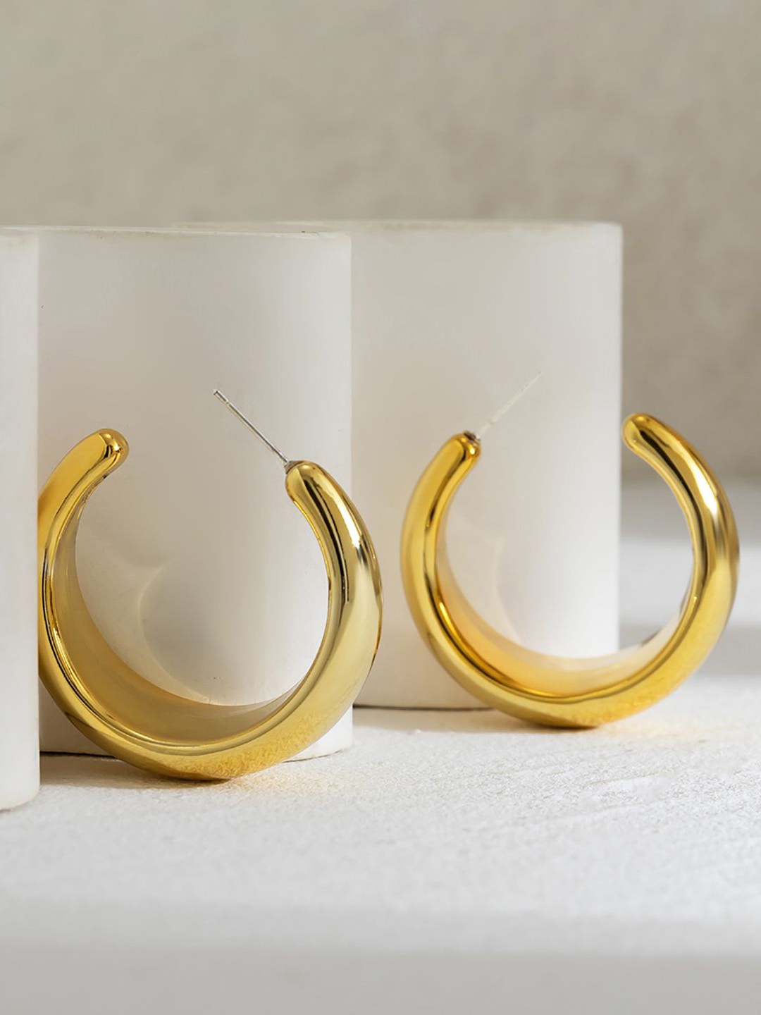 

StyleCast x Revolte Teardrop Shaped Studs Earrings, Gold