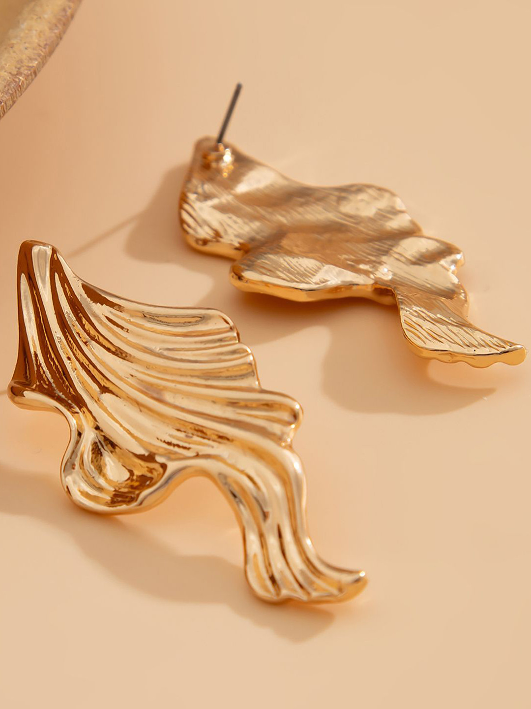 

StyleCast x Revolte Leaf Shaped Studs Earrings, Gold