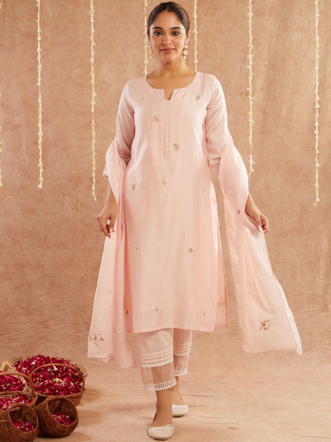 

zuri Women Ethnic Motifs Embroidered Regular Thread Work Chanderi Cotton Kurta with Trousers & With Dupatta, Pink