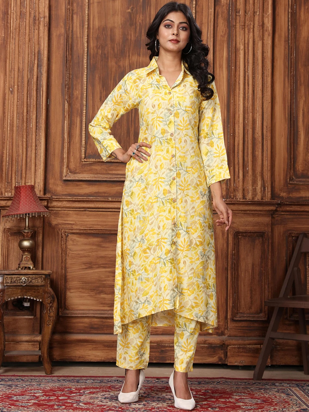 

Rujave Women Paisley Printed Empire Kurta with Trousers, Yellow