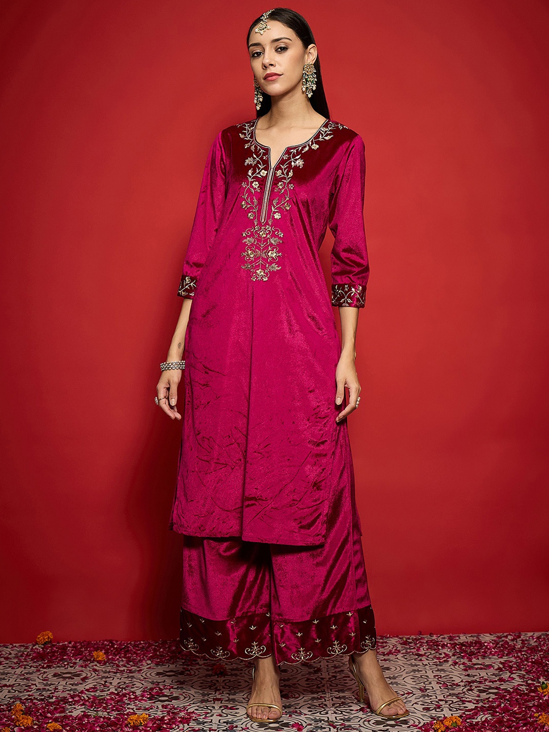 

Shae by SASSAFRAS Women Embroidered Regular Velvet Kurta with Trousers, Fuchsia