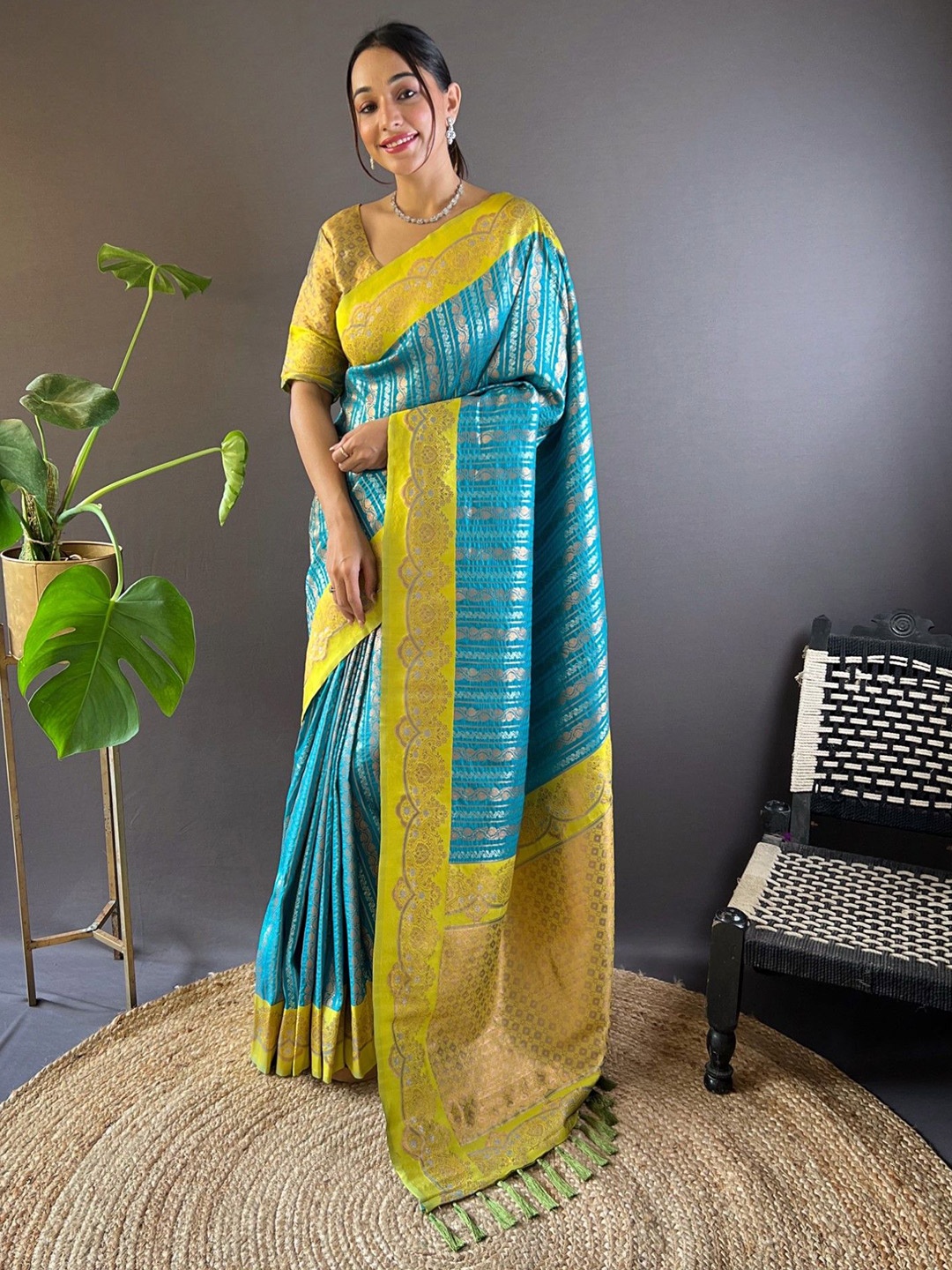 

LeeliPeeri Designer Leheriya Silk Blend Paithani Saree, Turquoise blue