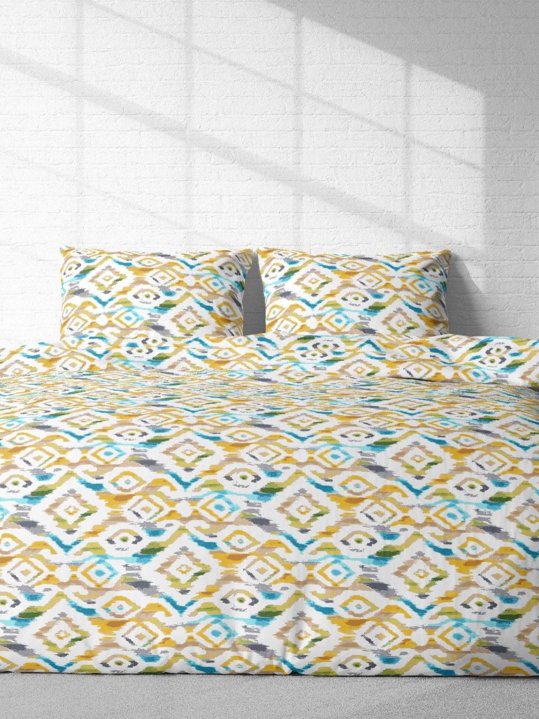 

VINTANA Yellow & Blue Geometric 300 TC King Bedsheet with 2 Pillow Covers