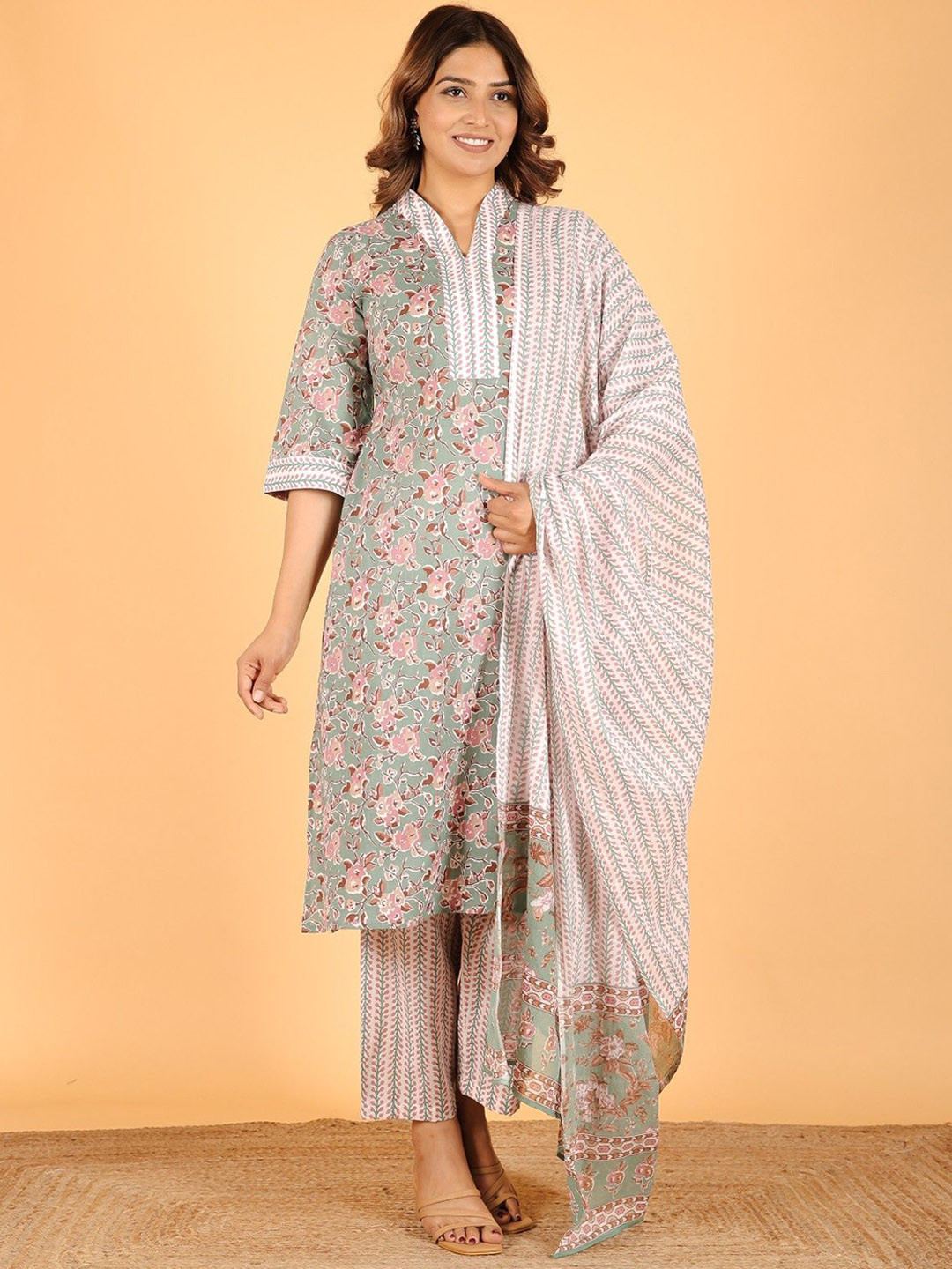 

Aramya Women Floral Printed Regular Pure Cotton Kurta with Trousers & With Dupatta, Green