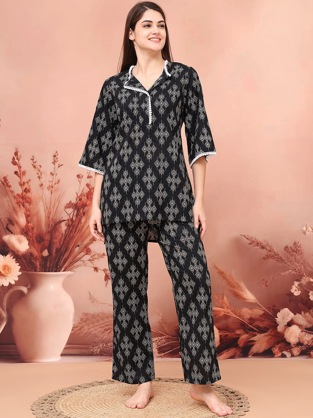 

Claura Women Printed Night suit, Black