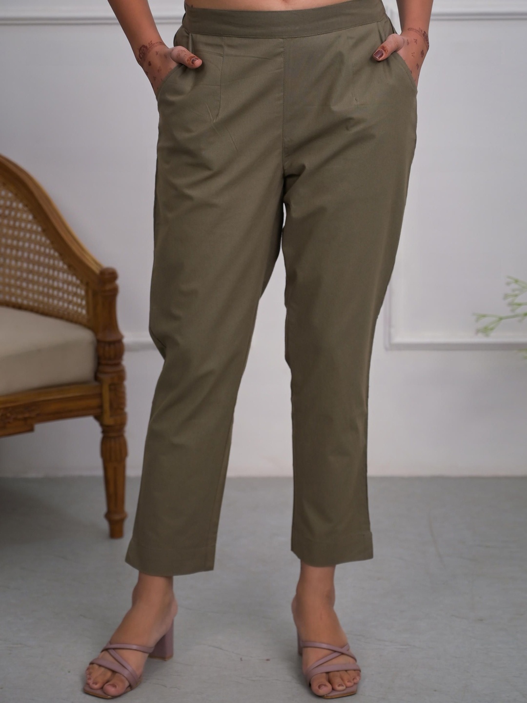 

Juniper Women Relaxed Trousers, Charcoal