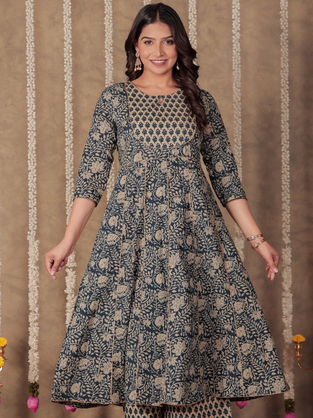 

Aramya Women Floral Printed Keyhole Neck Sequinned Anarkali Kurta, Blue