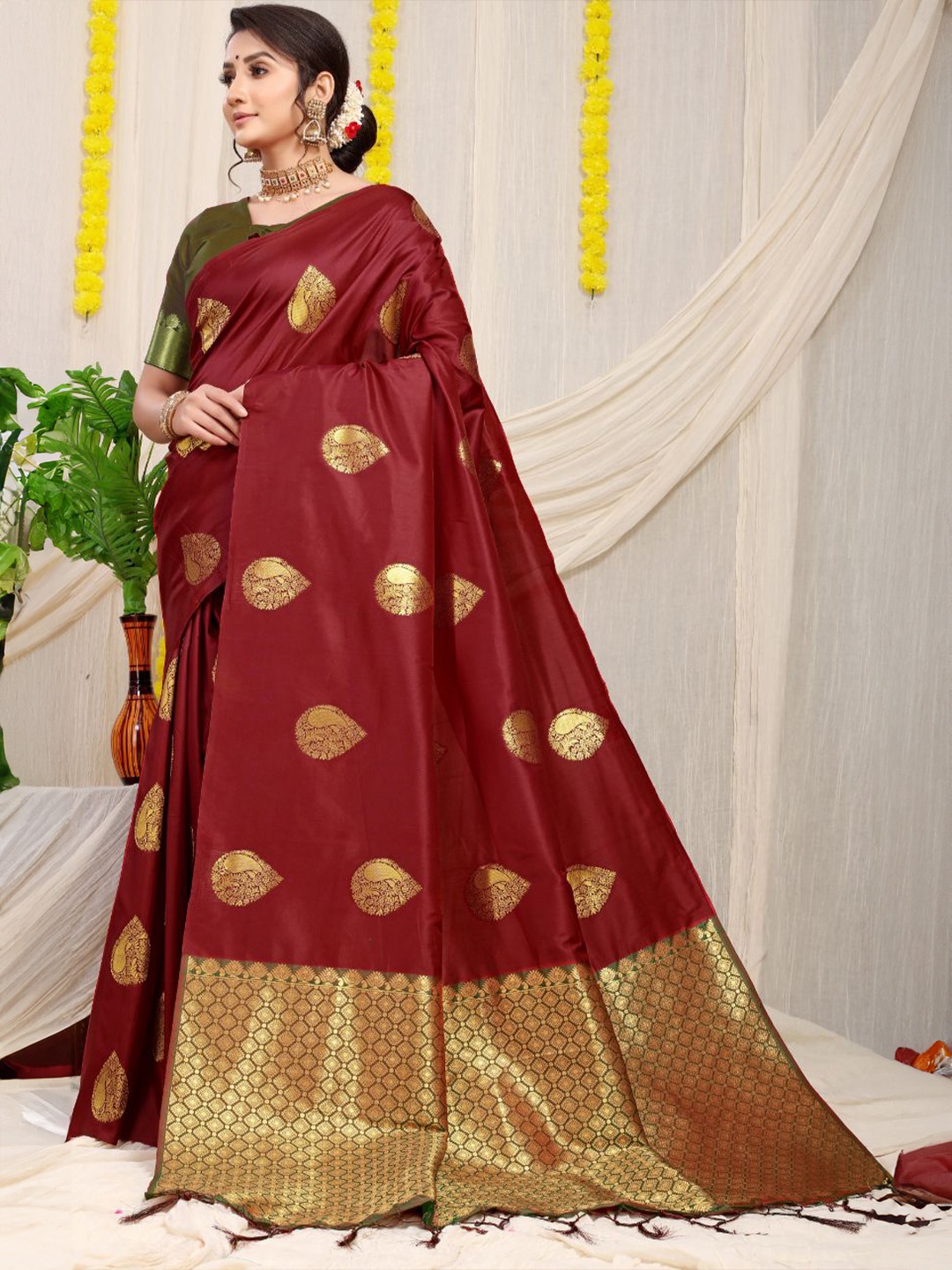 

Royal Rajgharana Saree Woven Design Zari Pure Silk Banarasi Sarees, Maroon