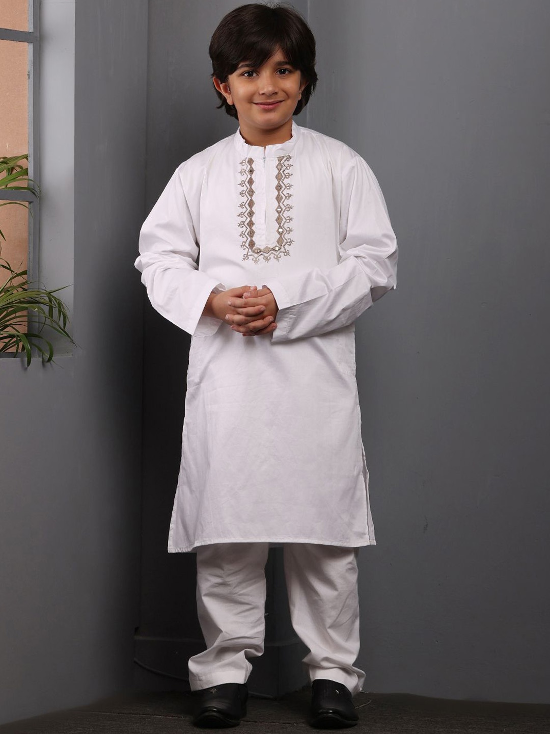 

NABIA Boys Embroidered Regular Mirror Work Pure Cotton Kurta with Pyjamas, White