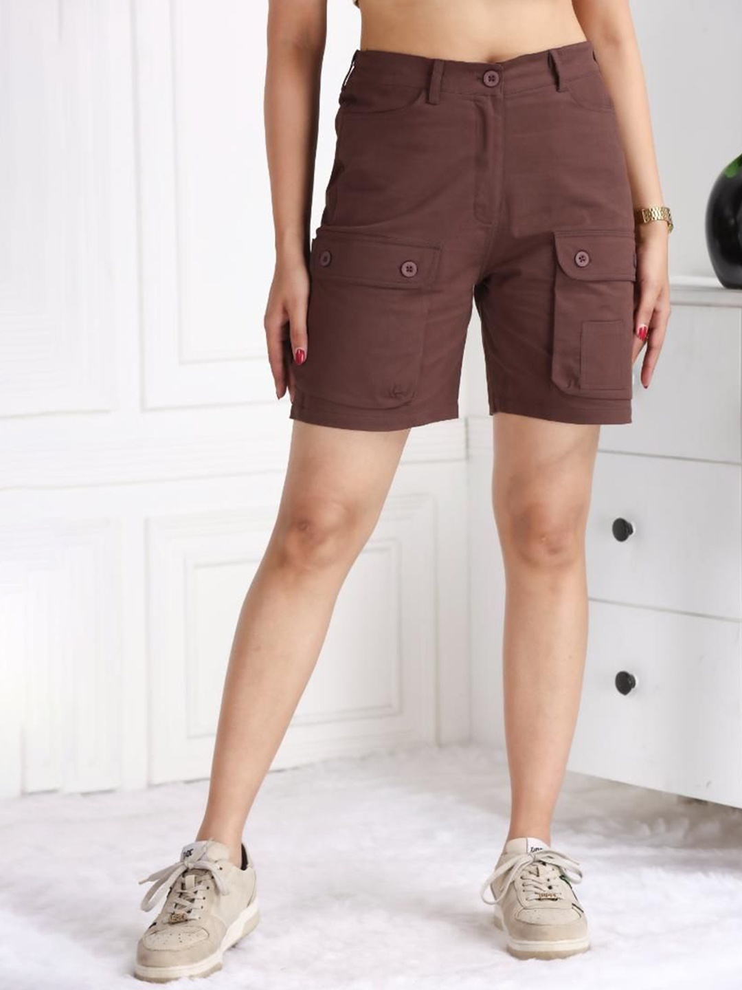 

Mlada Solid Mid Rise Regular Fit Cargo Shorts, Coffee brown