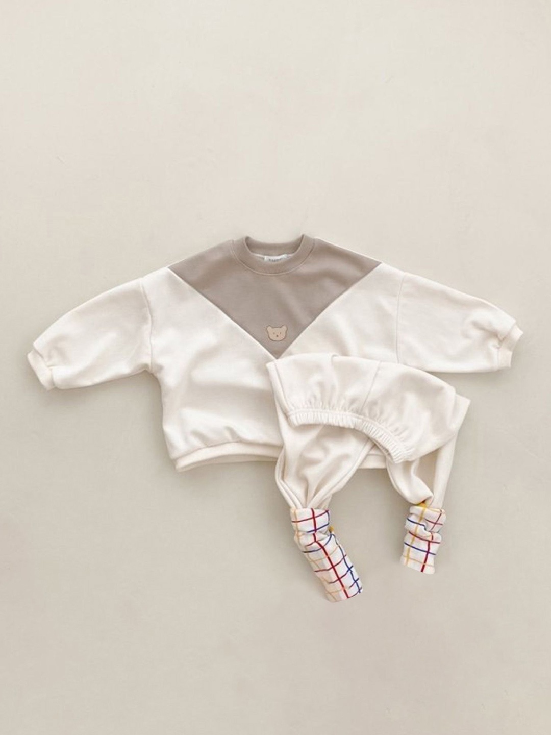 

LULU & SKY Unisex Kids Colourblocked T-shirt with Pyjamas, Beige