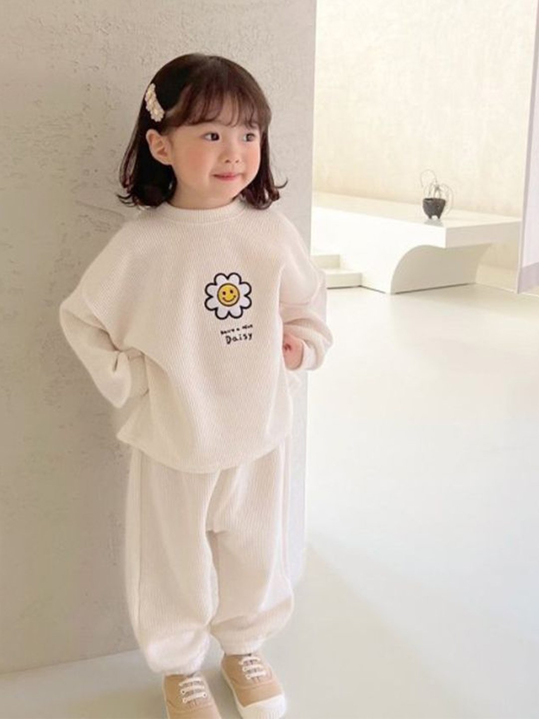 

LULU & SKY Girls Printed, Off white