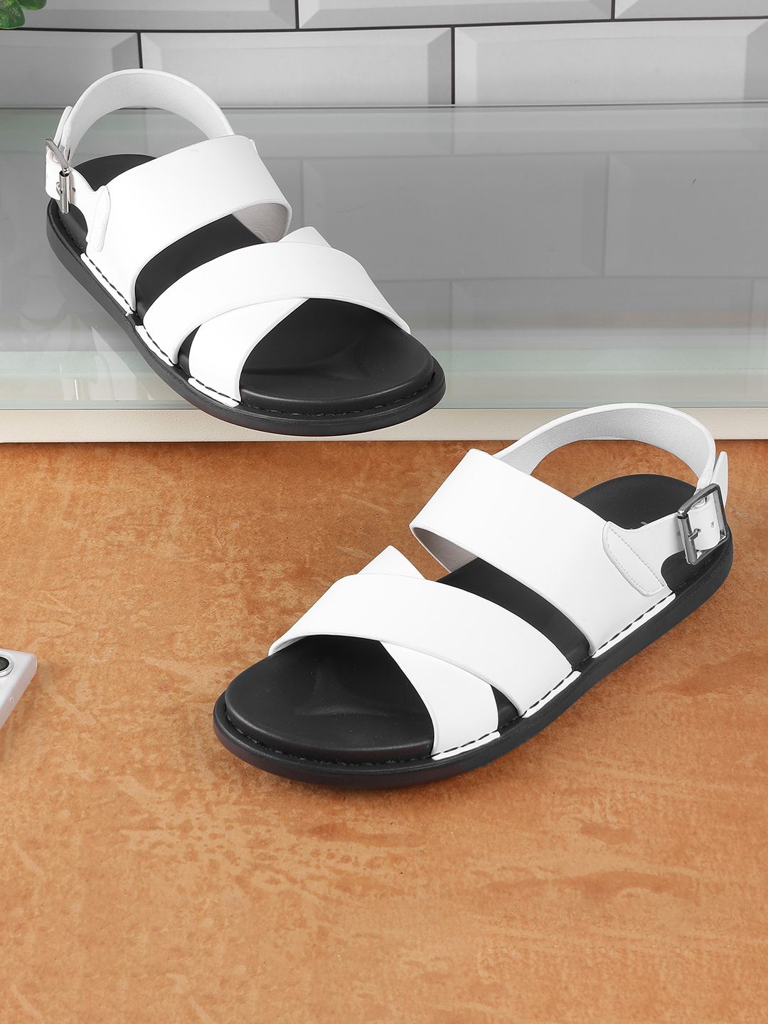 

Metro Men Clogs Sandals, White