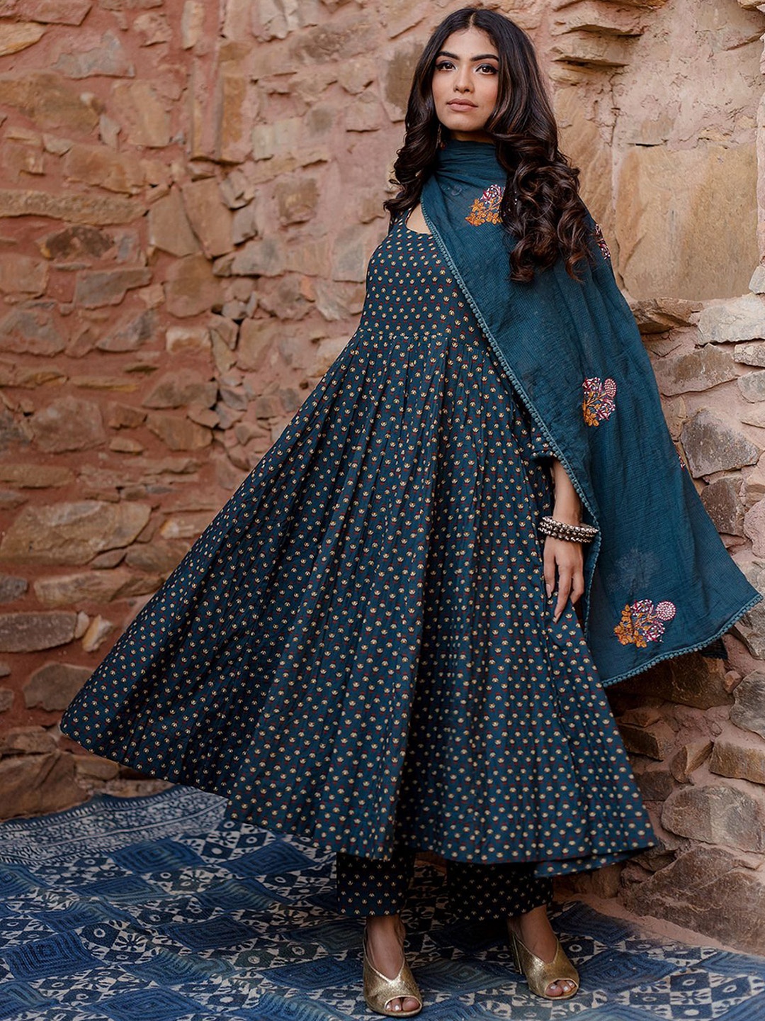 

GulaboJaipur Women Floral Printed Empire Pure Cotton Kurti with Pyjamas & With Dupatta, Teal
