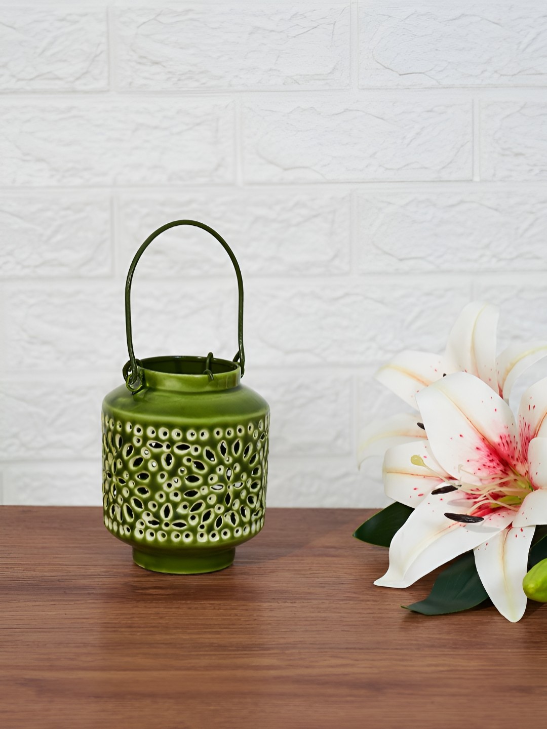 

Living scapes by Pantaloons Green & White Candle Holder