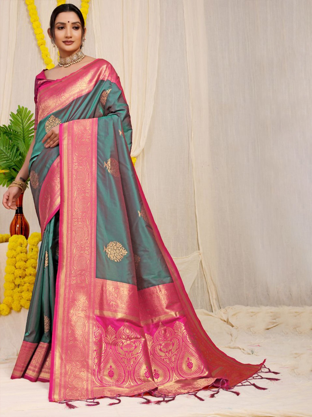 

Royal Rajgharana Saree Woven Design Zari Pure Silk Banarasi Sarees, Teal