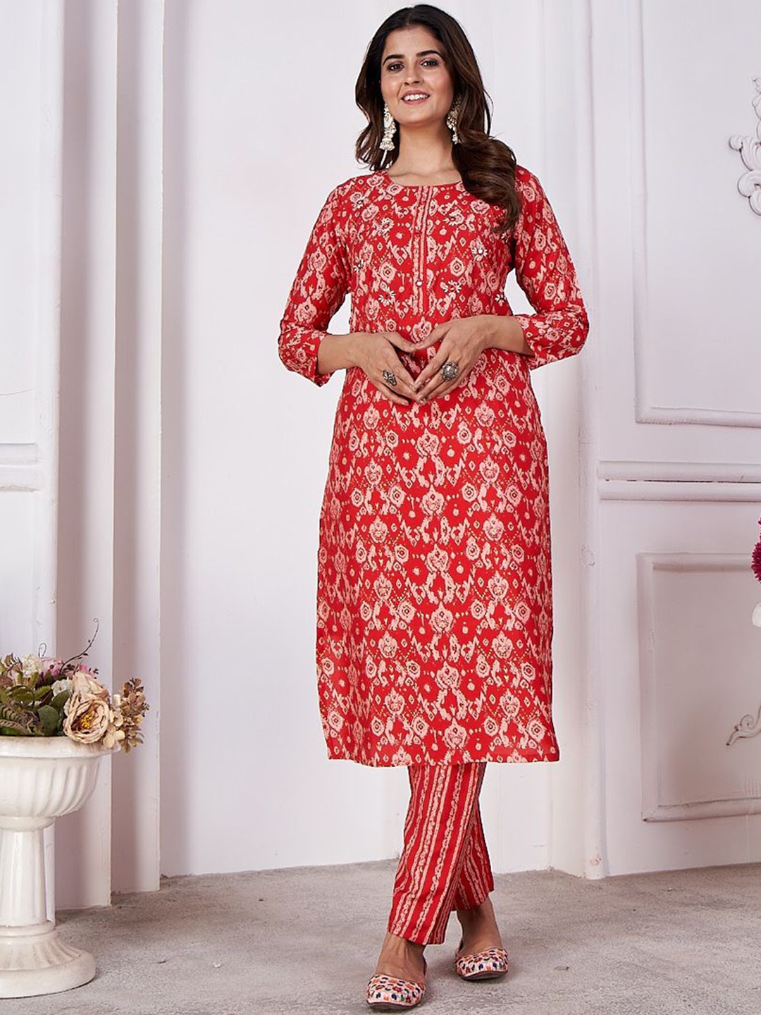 

Rujave Women Floral Regular Chanderi Silk Kurta with Trousers, Red