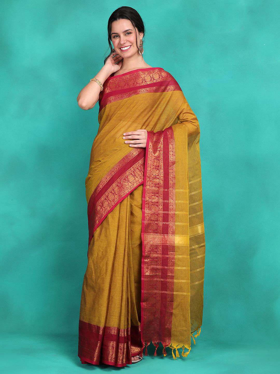

Sangria Woven Design Saree With Blouse, Green