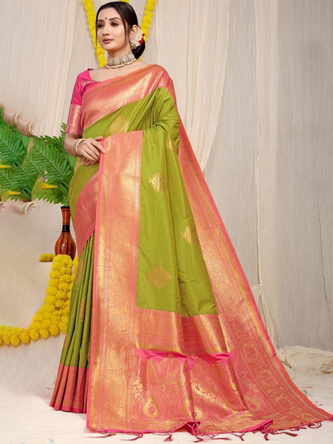 

Royal Rajgharana Saree Ethnic Motifs Woven Design Zari Pure Silk Banarasi Sarees, Lime green