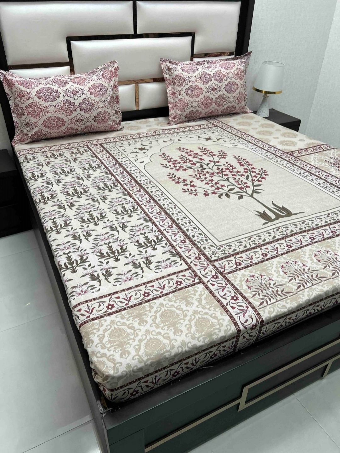 

Pure Decor Lifestyle Maroon Printed Pure Cotton 380 TC King Bedsheet Set 2.78 x 2.73m