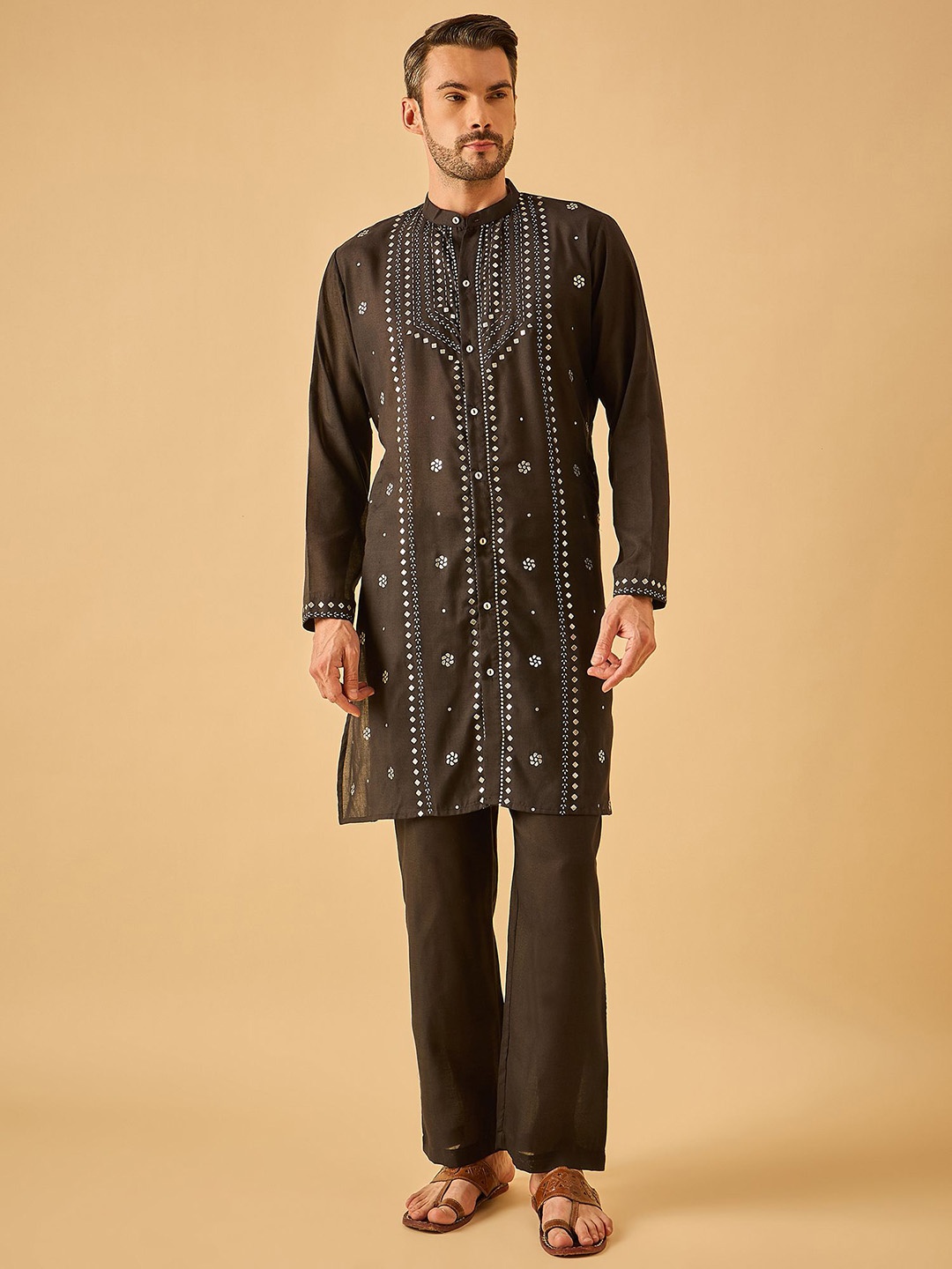 

House of Pataudi Men Indian Ethnic Wear Embroidered Straight Kurta Set, Black