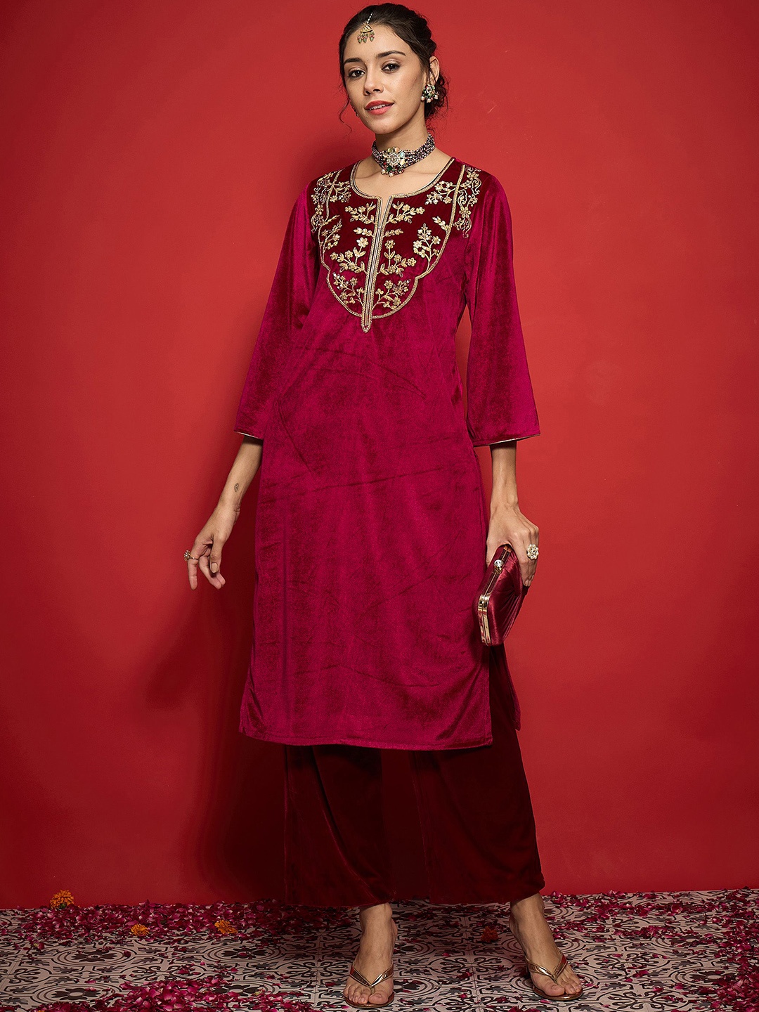 

Shae by SASSAFRAS Women Embroidered Regular Velvet Kurta with Trousers, Fuchsia