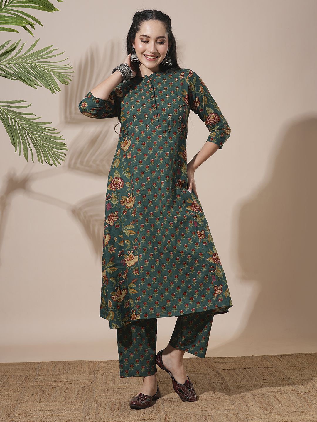 

Globus Women Floral Printed Panelled Thread Work Pure Cotton Kurta with Trousers, Green