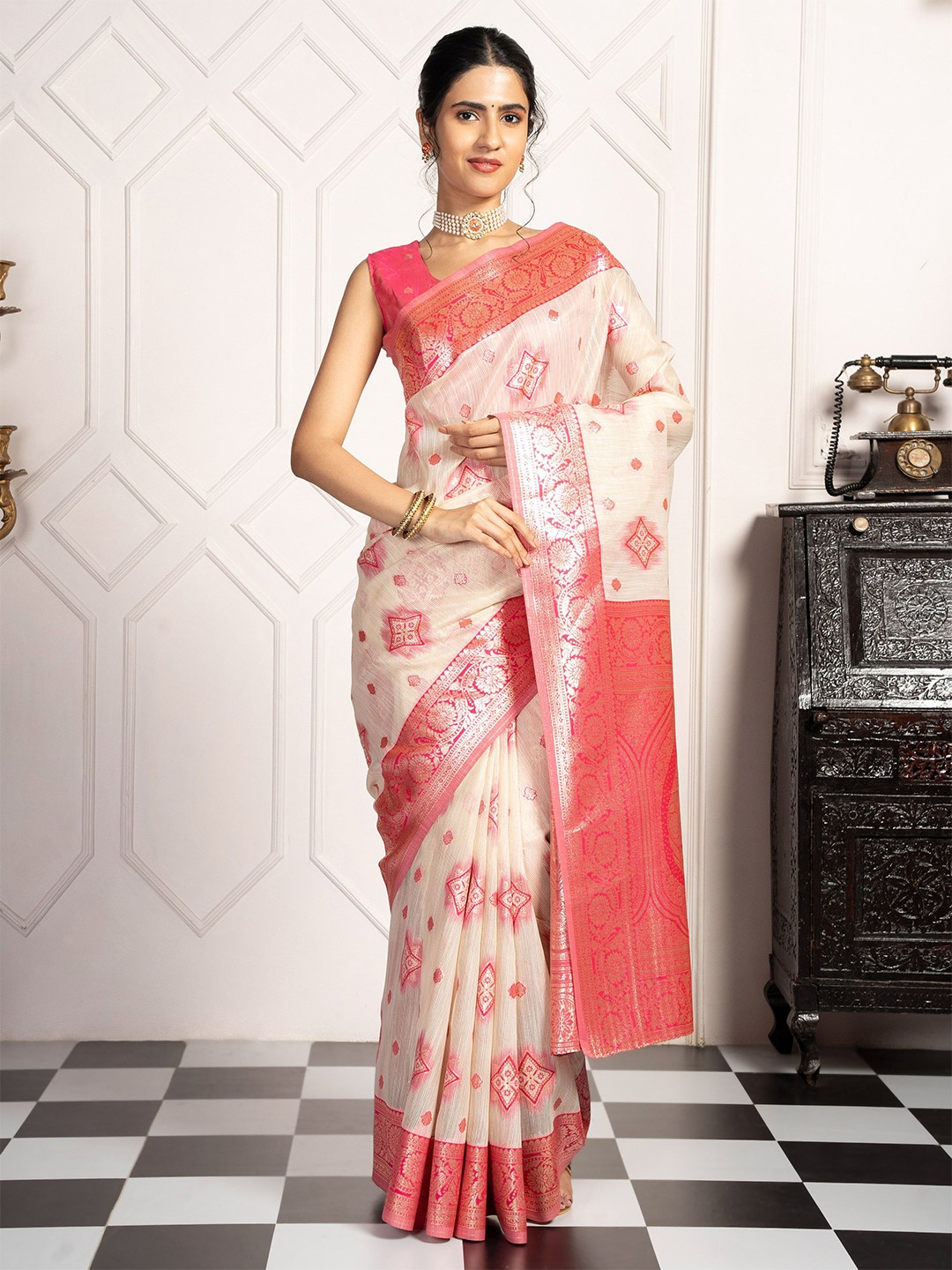 

MIMOSA Floral Zari Art Silk Kanjeevaram Saree With Blouse Piece, Off white