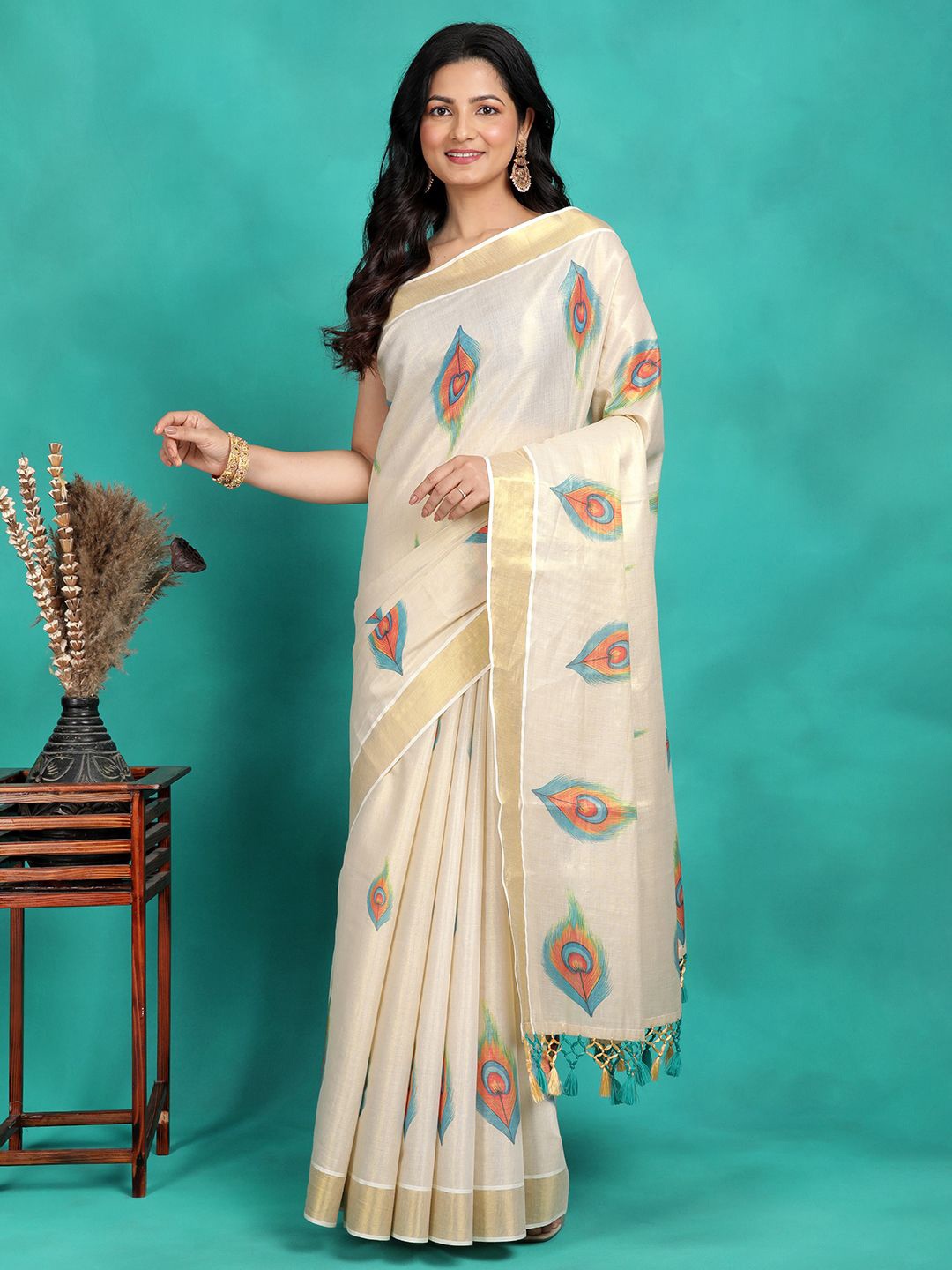 

Sangria Printed Kasavu Saree With Blouse, Cream