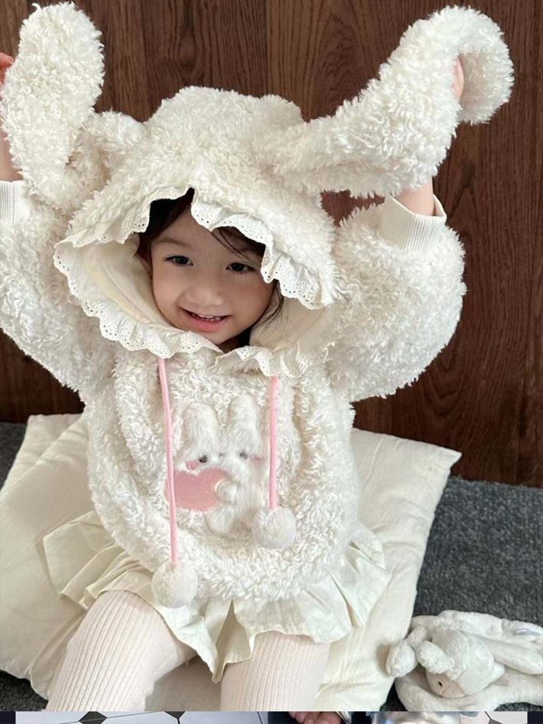 

LULU & SKY Girls Sweatshirt, Off white