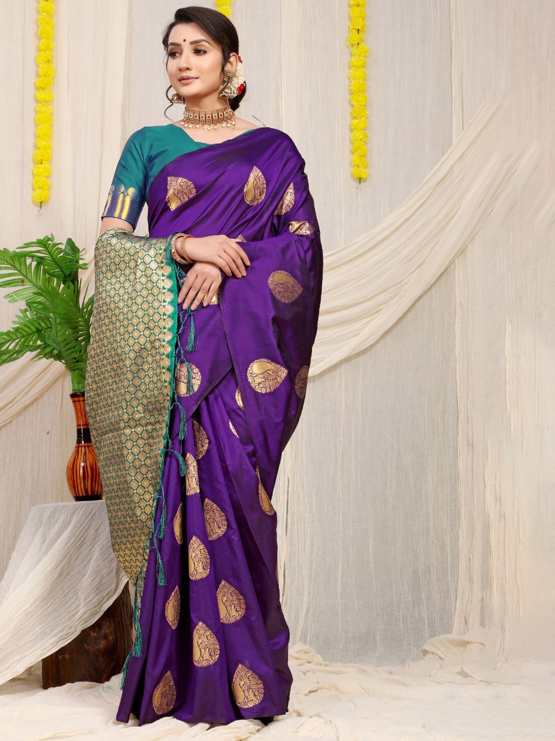

Royal Rajgharana Saree Woven Design Zari Pure Silk Banarasi Sarees, Purple
