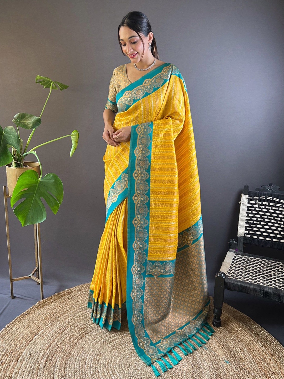 

LeeliPeeri Designer Leheriya Silk Blend Paithani Saree, Yellow