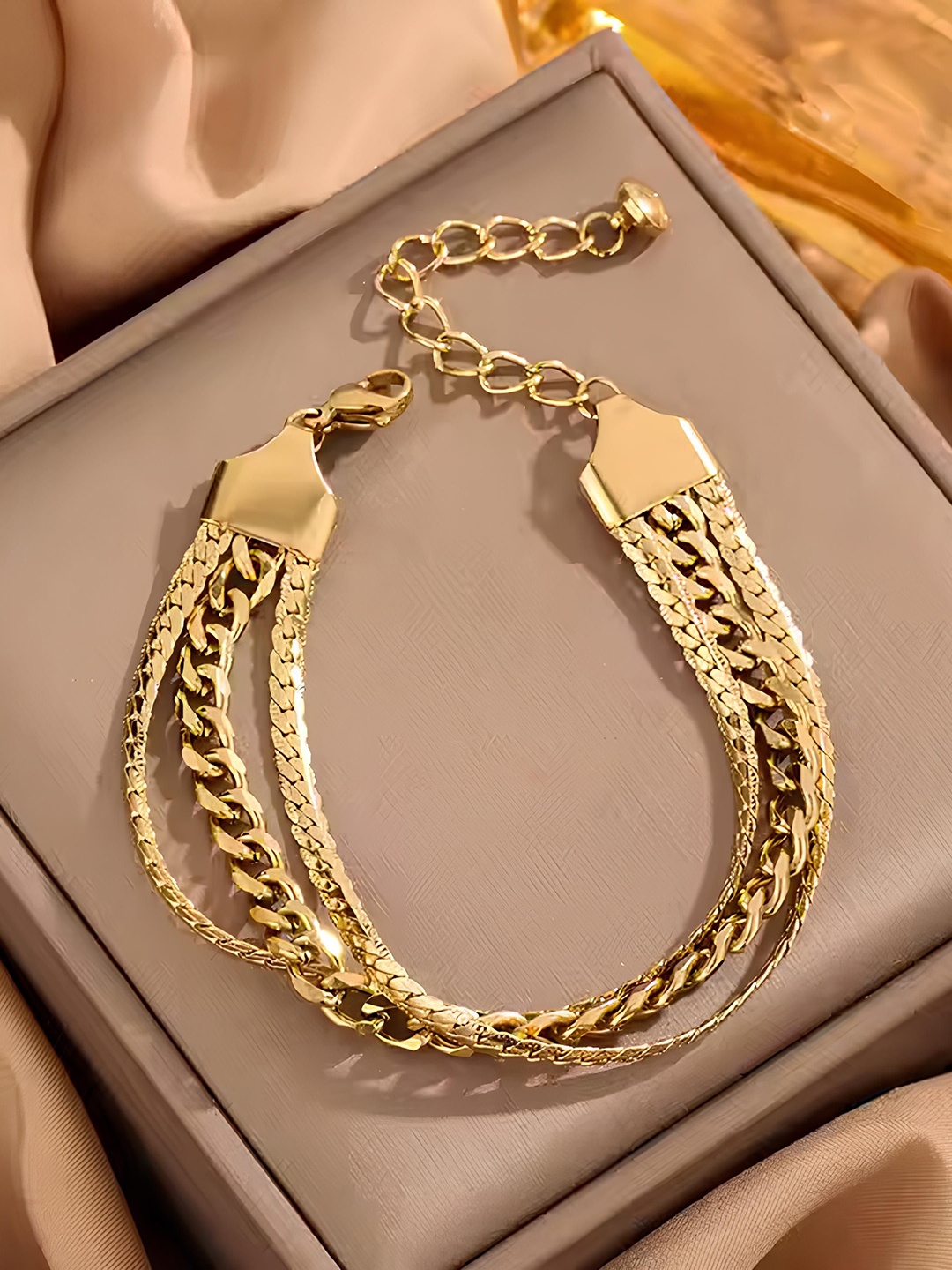 

KARISHMA KREATIONS Women Gold-Plated Link Bracelet