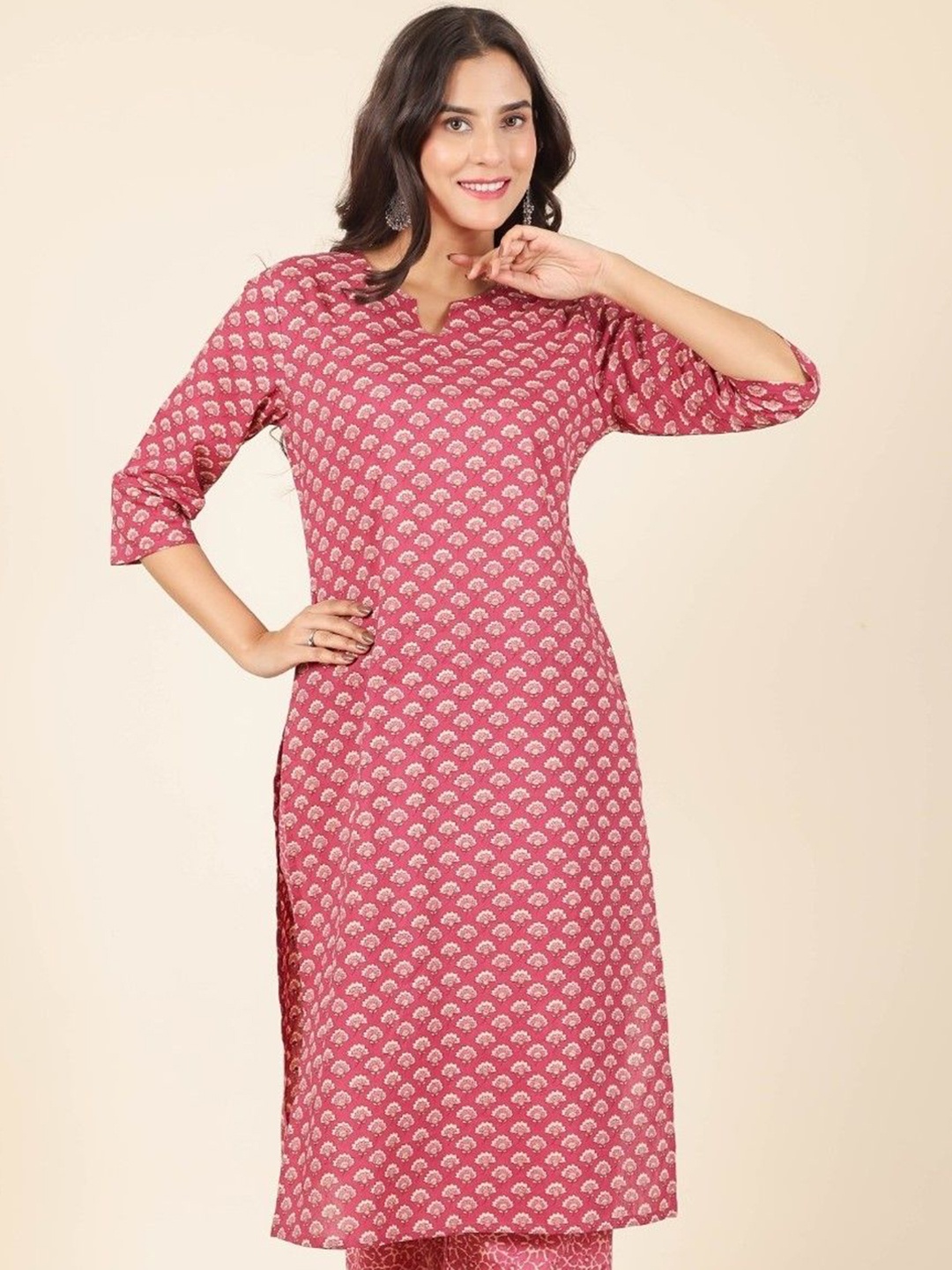 

Aramya Women Floral Printed Kurta, Red