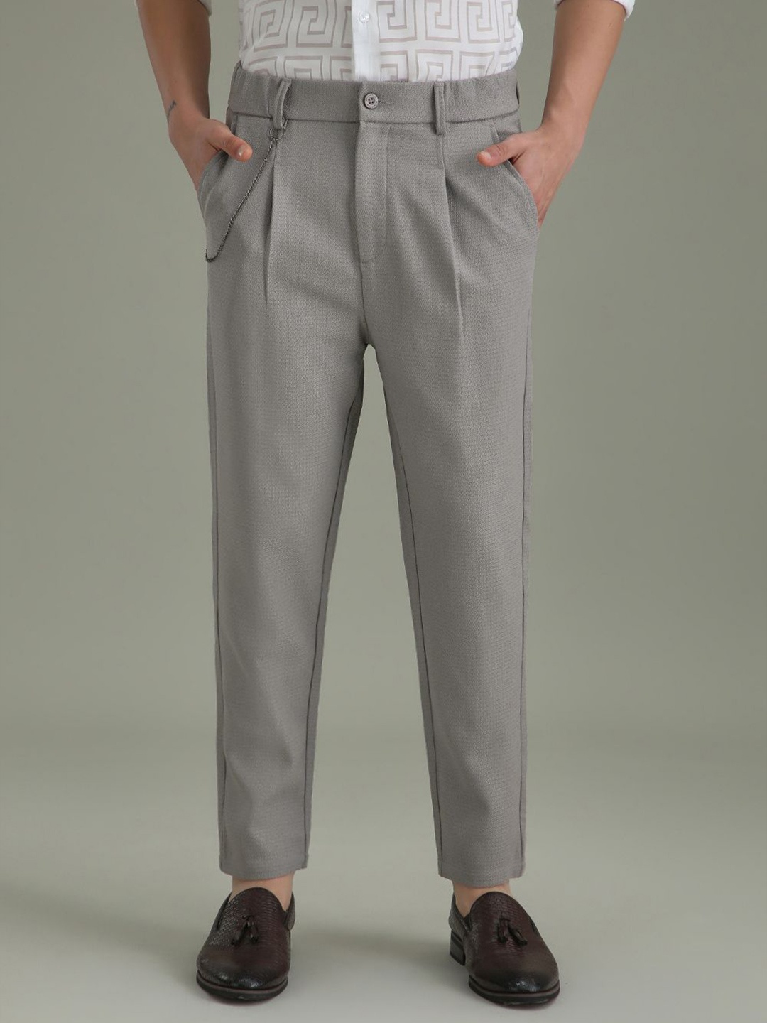 

Banana Club Men Relaxed Pleated Trousers, Grey