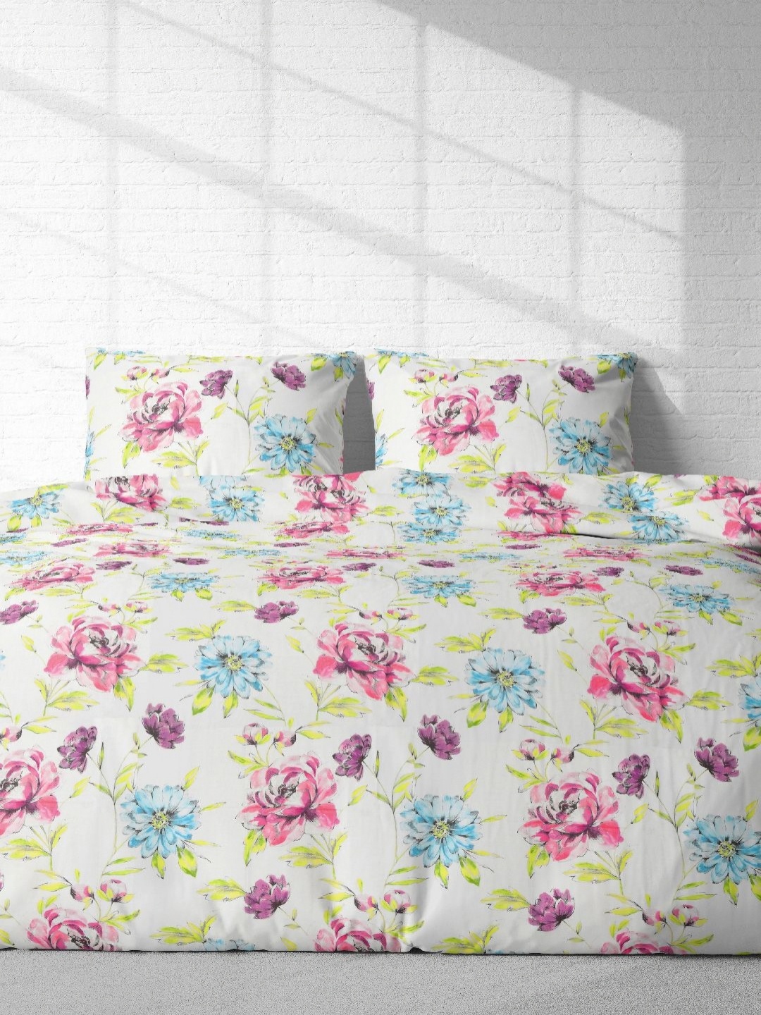 

VINTANA White & Pink Floral 300 TC King Bedsheet with 2 Pillow Covers