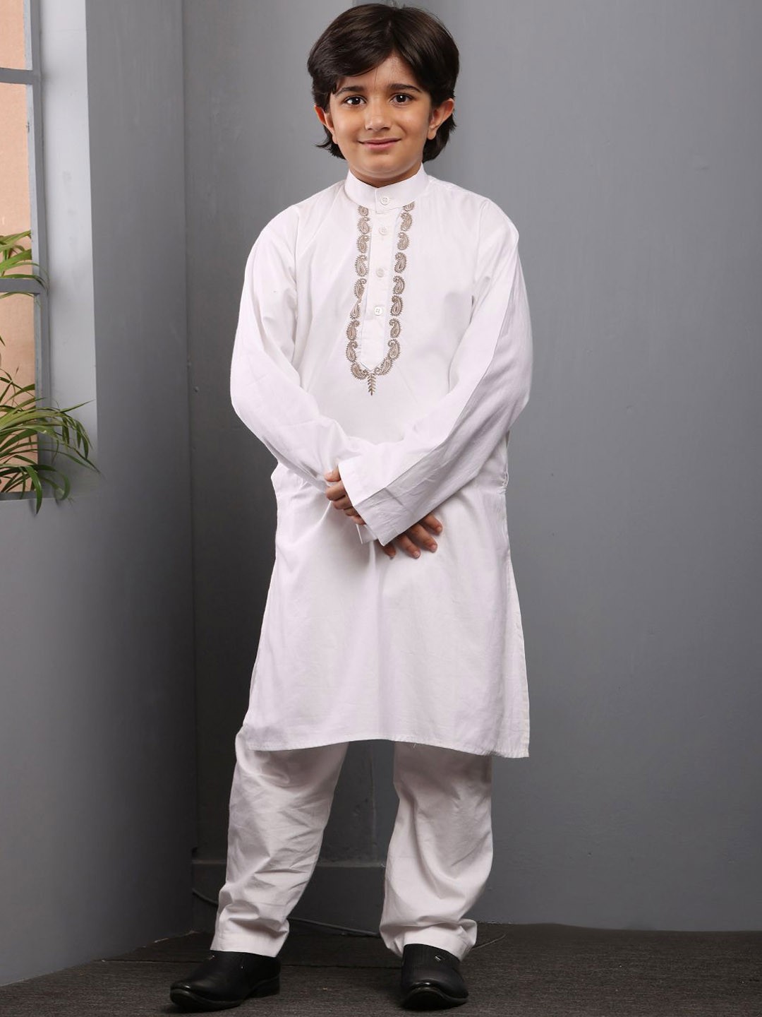 

NABIA Boys Embroidered Regular Thread Work Pure Cotton Kurta with Pyjamas, White