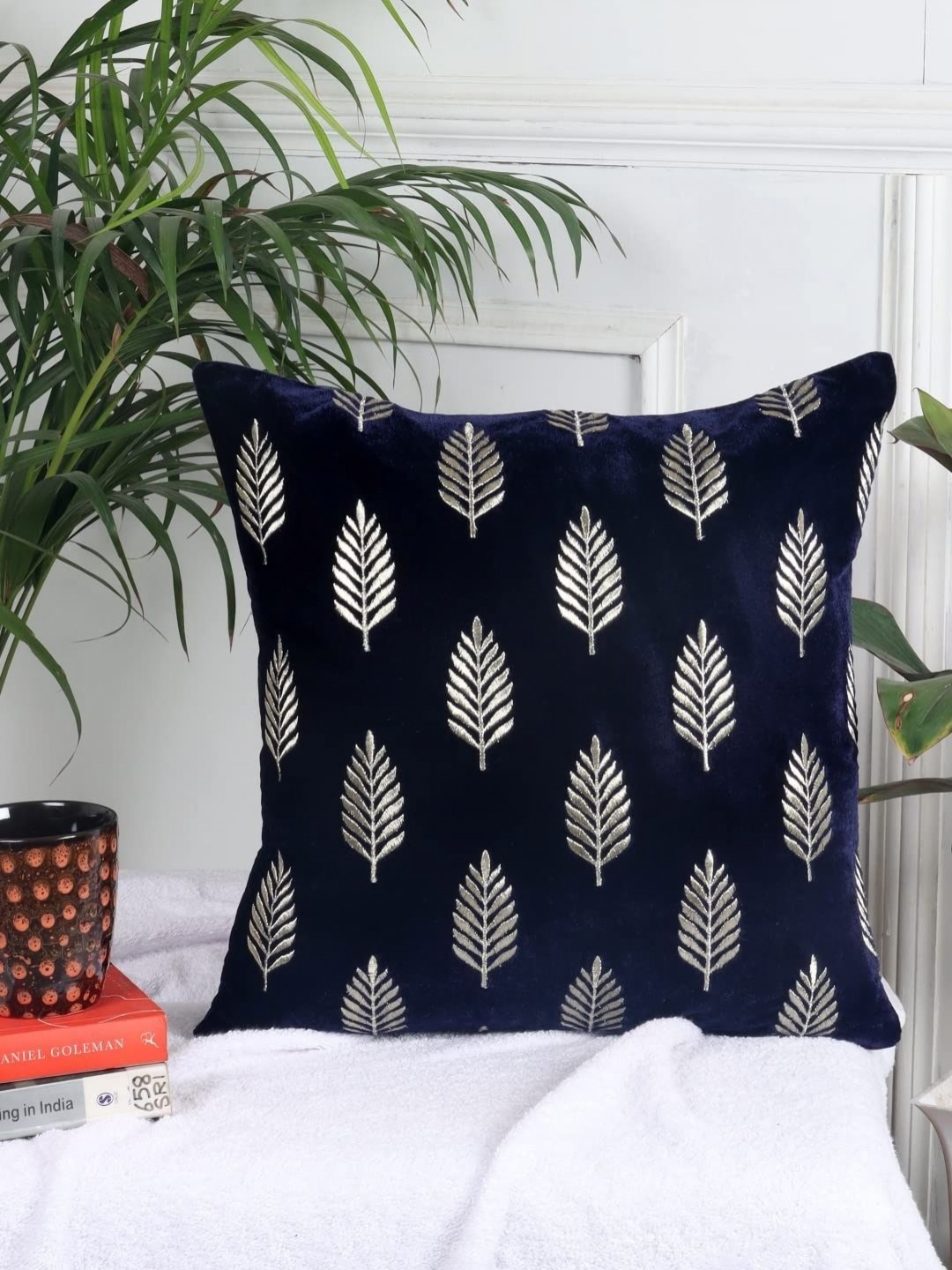 

Decoghar Brown Single Piece Floral Velvet Square Cushion Covers, Blue