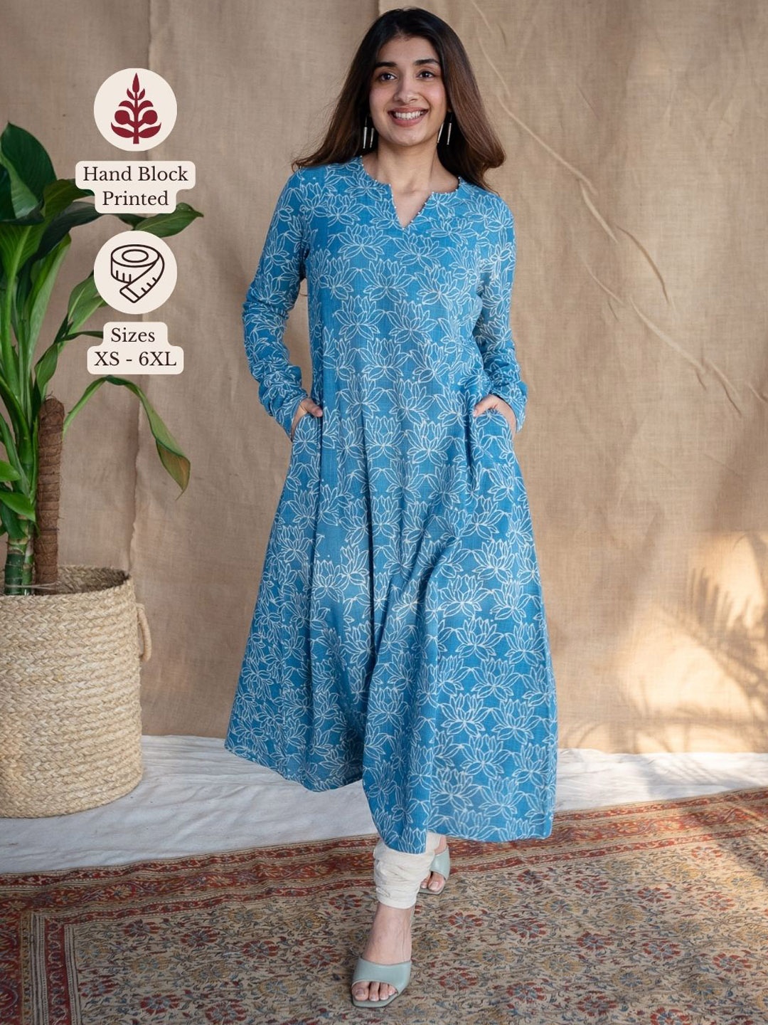 

THE INDIAN ETHNIC CO Women Floral Printed Extended Sleeves Thread Work Floral Handloom Kurta, Blue