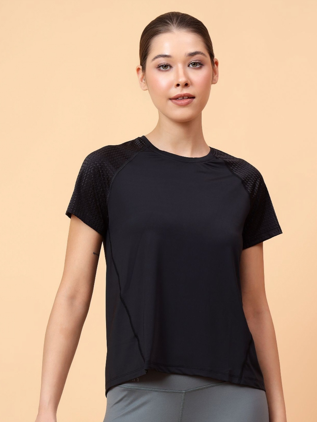 

Fitkin Women Zig-Zag Short Sleeve T-Shirt, Black