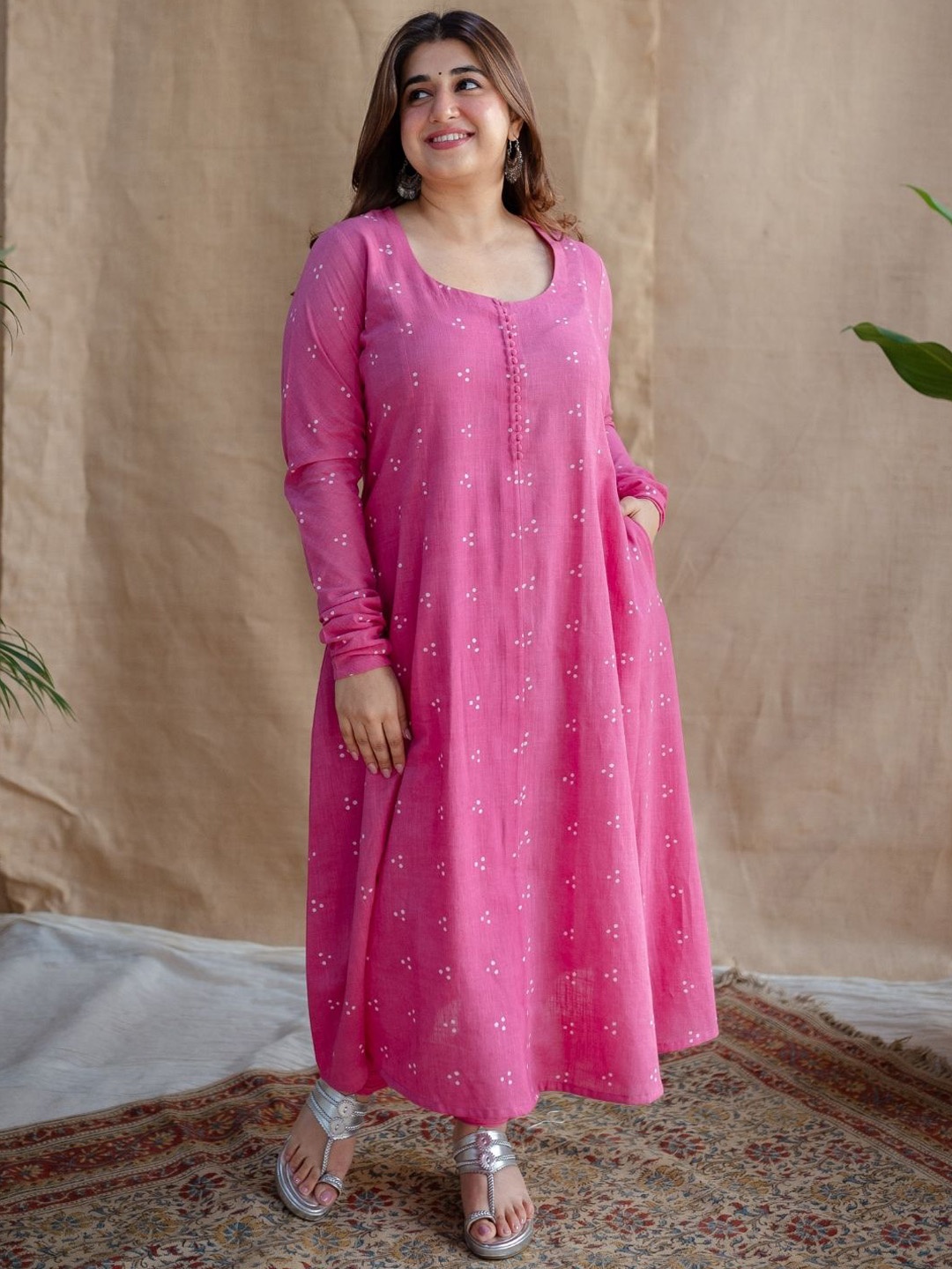 

THE INDIAN ETHNIC CO Women Polka Dot Printed Extended Sleeves Thread Work Block Print Handloom Kurta, Pink