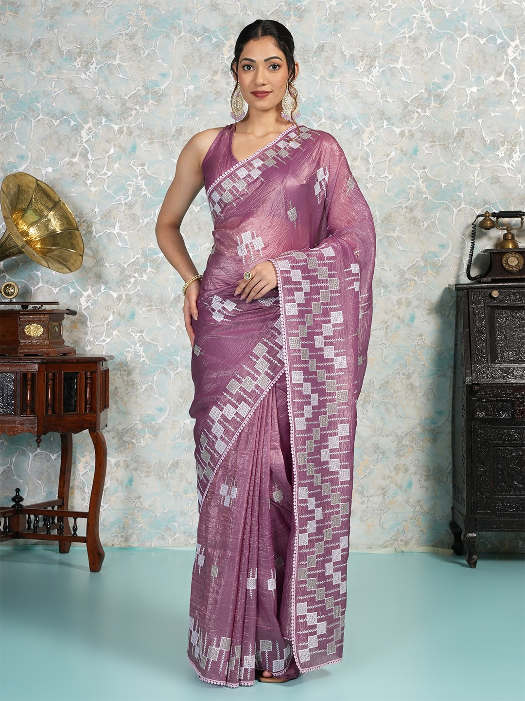 

MIMOSA Geometric Embroidered Banarasi Saree, Purple