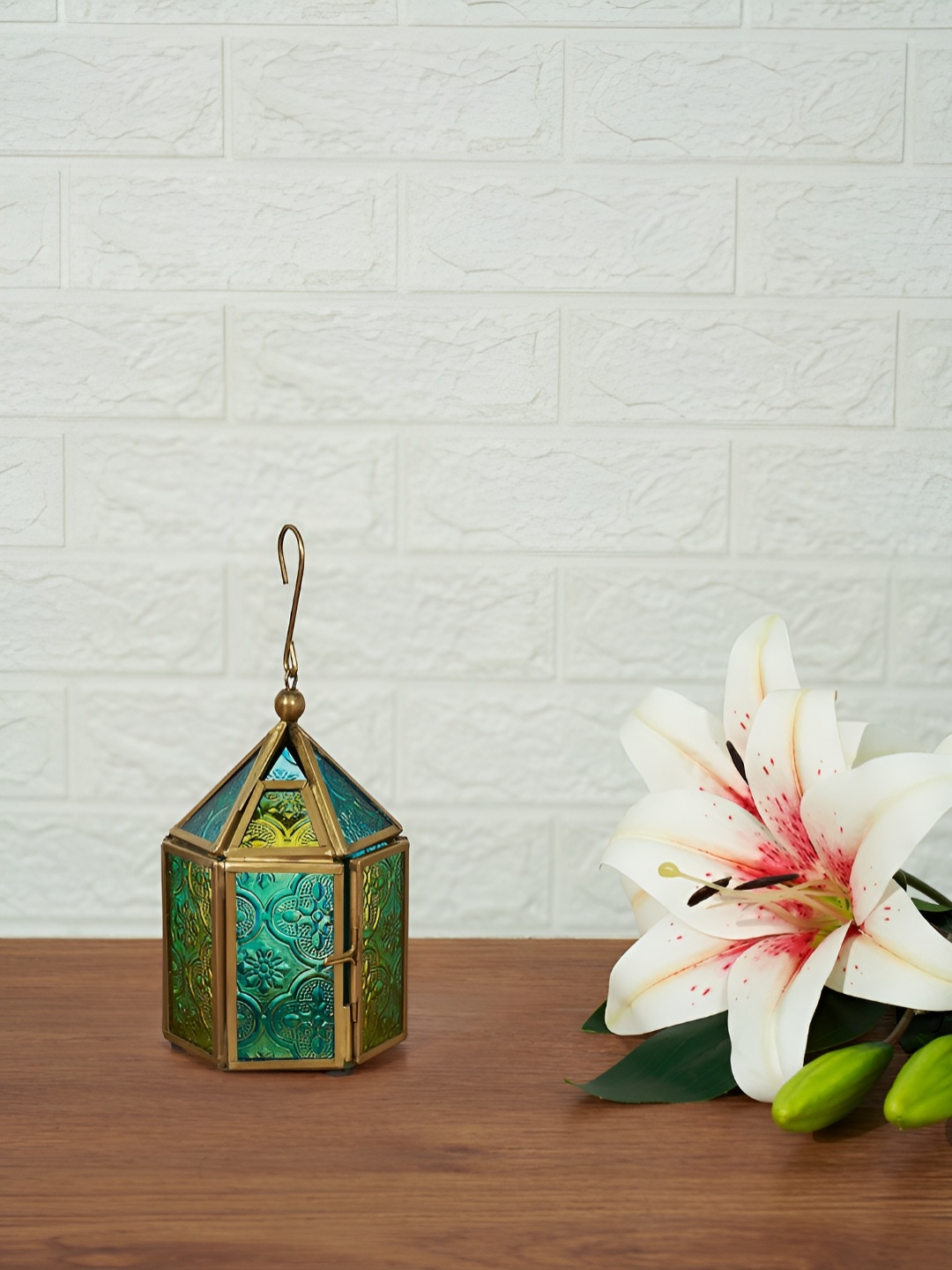 

Living scapes by Pantaloons Blue & Green Candle Holder