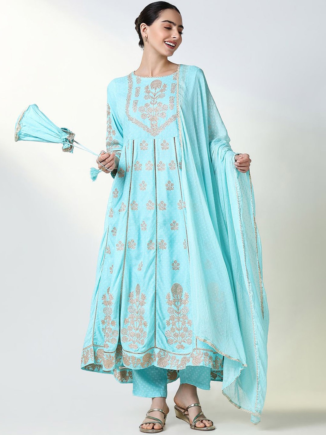 

SHOWOFF Women Floral Printed Empire Kurta with Trousers & With Dupatta, Blue