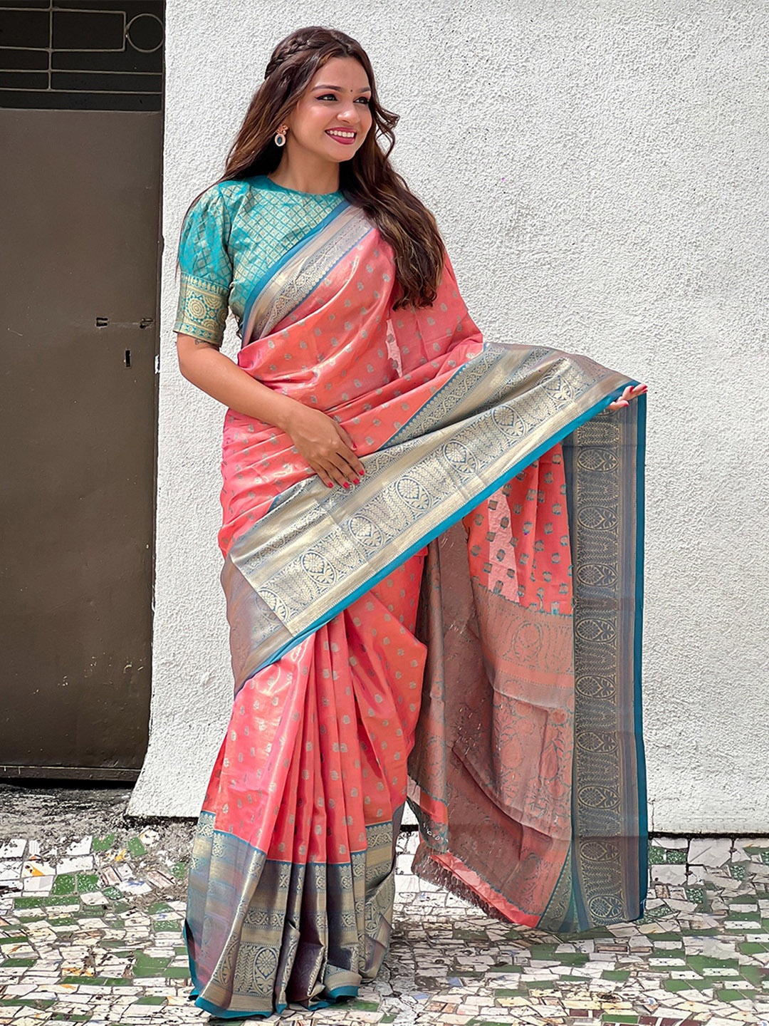 

LeeliPeeri Designer Woven Design Zari Silk Blend Kanjeevaram Saree, Peach