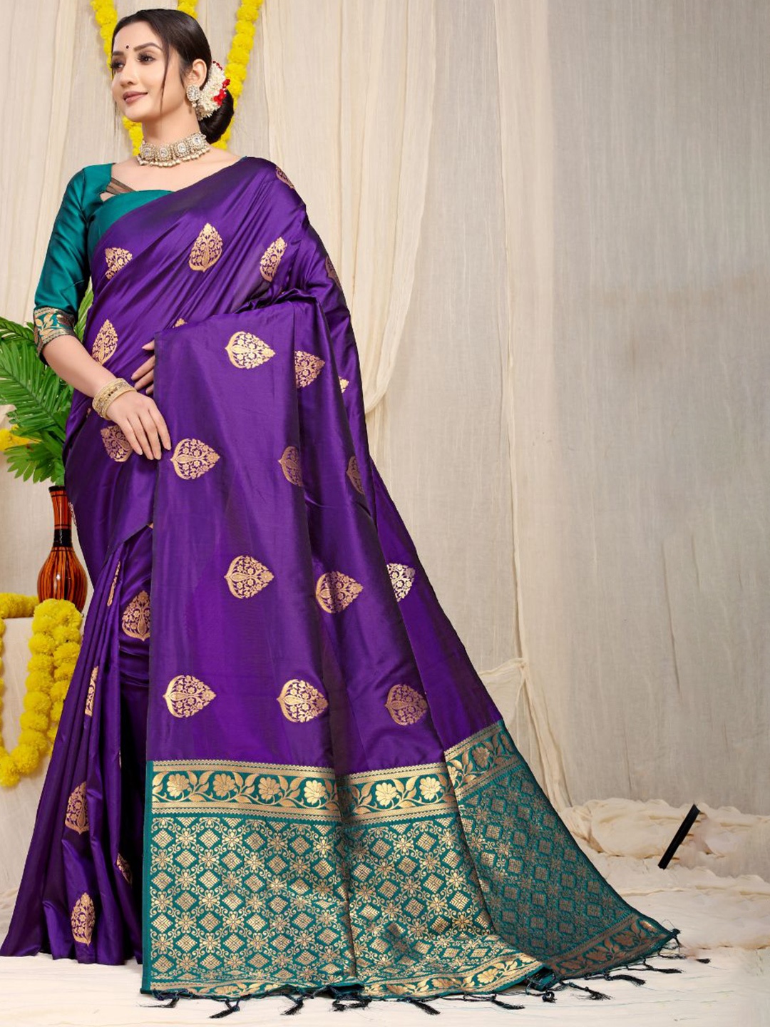 

Royal Rajgharana Saree Woven Design Zari Pure Silk Banarasi Sarees, Purple