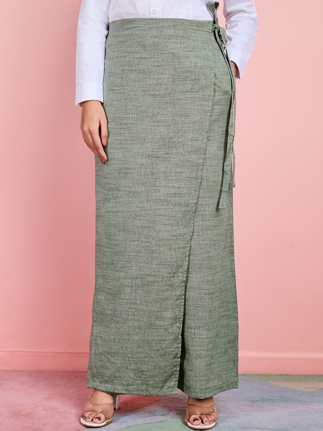

Komarri U Women Low-Rise Trousers, Green